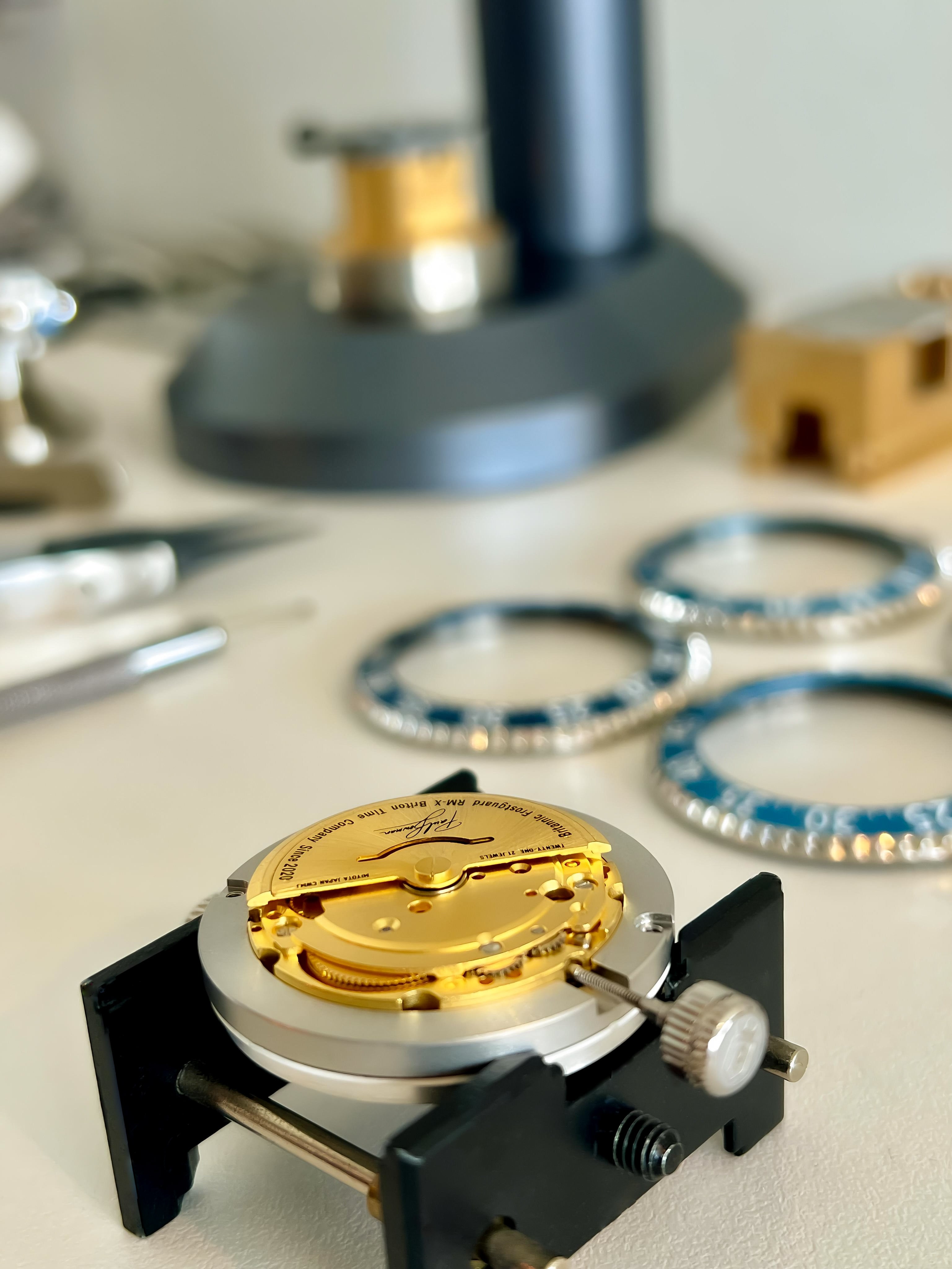 Royal’s Reserve Automatic 40 mm Gold Infusion Jet Black